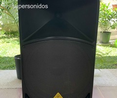 Venta de Bocina Activa Behringer Eurolive B115W para reparación o repuestos.